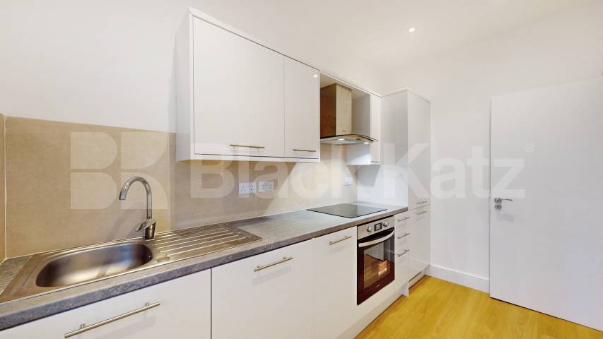 Contemporary One-Bedroom Home in West London Chepstow Road, Bayswater